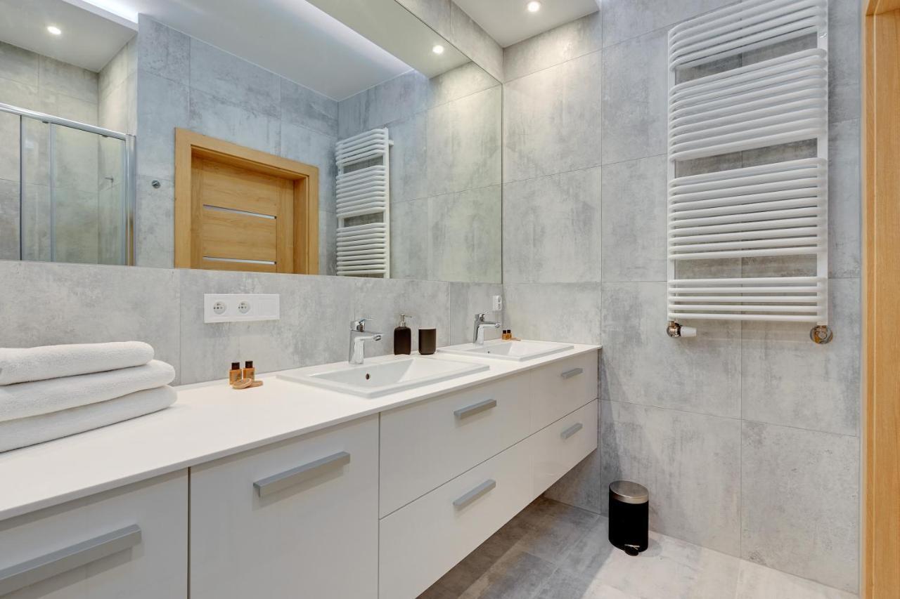 Central Apartment - Free Private Parking Gdansk Ngoại thất bức ảnh